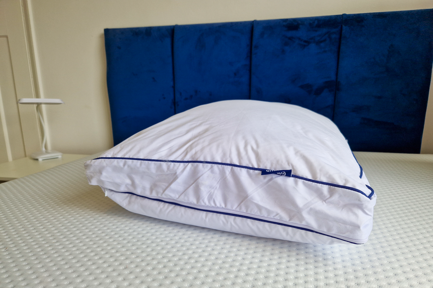 emma premium microfibre pillow expanded